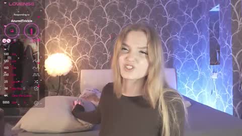 Mia online show from March 15, 2026, 3:18 pm