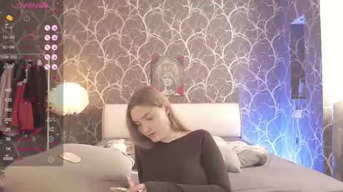 Snapshot of miamiameow chatting on May 5, 2026, 3:09 pm Mia online show from May 5, 2026, 3:09 pm