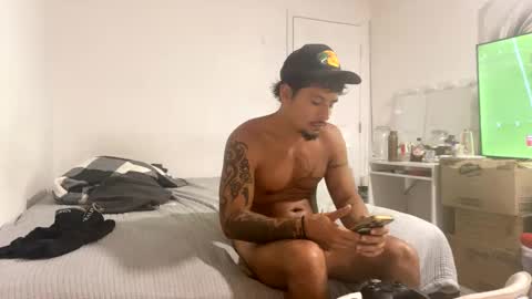 miamiclos1 online show from October 29, 2025, 2:14 am