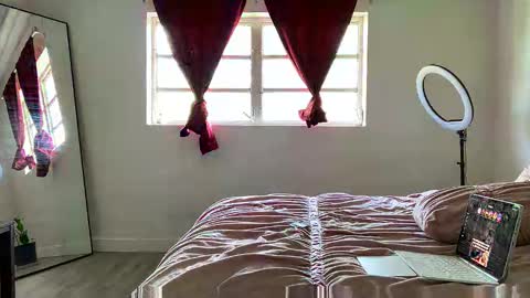 Snapshot of miamiworld chatting on November 15, 2025, 3:30 pm MiamiWorld online show from November 15, 2025, 3:30 pm