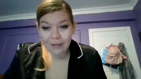 Mia Moves You online show from July 15, 2026, 1:22 am