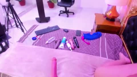 Snapshot of miamoxxy chatting on October 17, 2025, 11:46 am Mia online show from October 17, 2025, 11:46 am