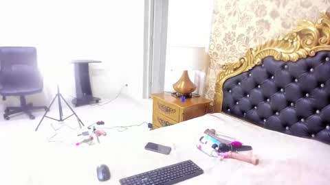 Snapshot of miamoxxy chatting on October 22, 2025, 11:54 am Mia online show from October 22, 2025, 11:54 am