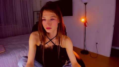 Mia online show from April 18, 2026, 7:29 pm