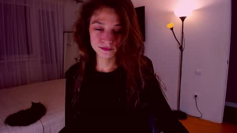 Mia online show from July 9, 2026, 7:18 pm