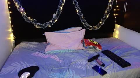 Mia Peyton   online show from December 30, 2024, 7:21 pm