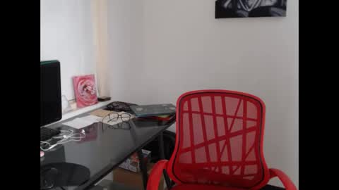 Mia Peyton   online show from October 28, 2025, 4:20 pm