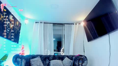 miapink_ofi_ online show from December 16, 2025, 11:32 pm