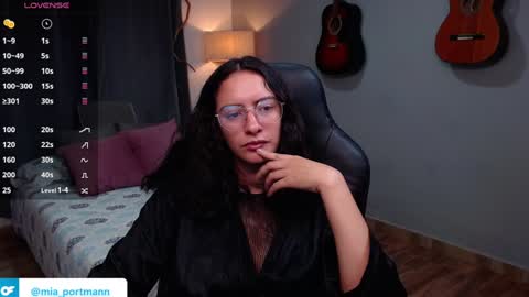 Snapshot of miaportman chatting on December 5, 2024, 3:17 pm MIAPORTMANN online show from December 5, 2024, 3:17 pm