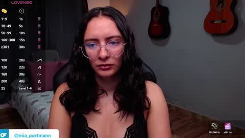 Snapshot of miaportman chatting on December 31, 2024, 2:14 pm MIAPORTMANN online show from December 31, 2024, 2:14 pm