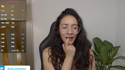 MIAPORTMANN online show from February 10, 2026, 9:57 am