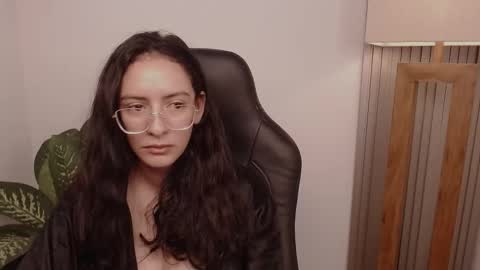 MIAPORTMANN online show from February 15, 2026, 10:14 am