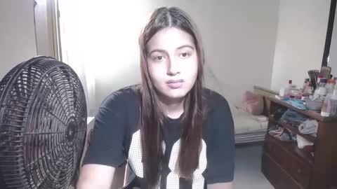 Snapshot of miarge_sertori chatting on October 8, 2025, 7:33 pm Ramona Badwolf online show from October 8, 2025, 7:33 pm
