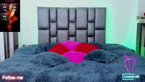 Mia Milf online show from October 5, 2025, 10:29 pm