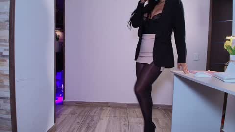 Snapshot of miarouss3 chatting on December 10, 2024, 12:27 pm My name is Mia Please say hello I like to chat with you. If you have requests or dirty talk please use tip online show from December 10, 2024, 12:27 pm