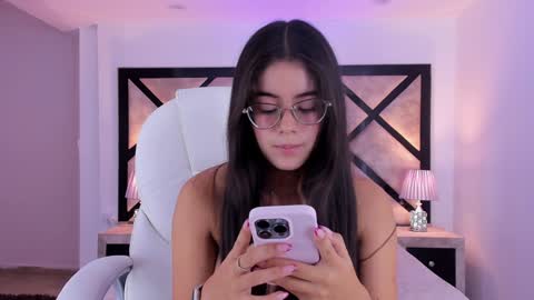 Snapshot of miasilverr chatting on December 16, 2024, 9:41 pm Mia online show from December 16, 2024, 9:41 pm