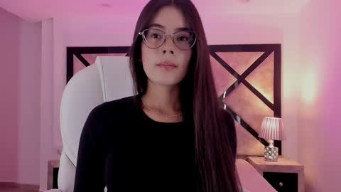 Snapshot of miasilverr chatting on February 24, 2025, 9:09 pm Mia online show from February 24, 2025, 9:09 pm