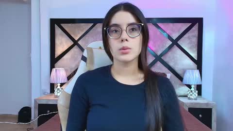 Snapshot of miasilverr chatting on October 6, 2025, 7:11 pm Mia online show from October 6, 2025, 7:11 pm