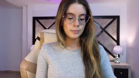 Mia online show from March 25, 2026, 7:31 pm