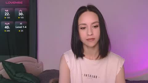 Mia online show from September 30, 2025, 7:35 am