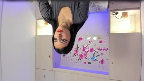 miaturnerr_ online show from April 1, 2026, 12:06 pm