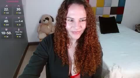 miavellvett online show from October 13, 2025, 6:52 pm