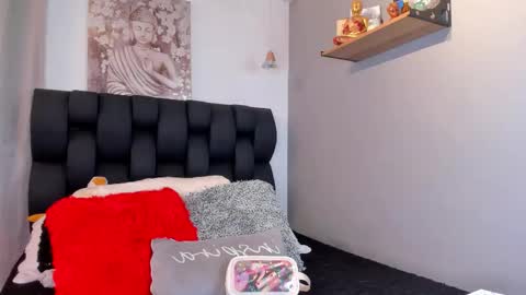 miavelvet1 online show from October 1, 2025, 3:01 am