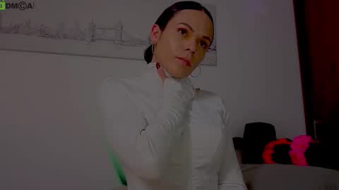 Snapshot of miavero chatting on October 19, 2025, 4:40 pm Mia online show from October 19, 2025, 4:40 pm