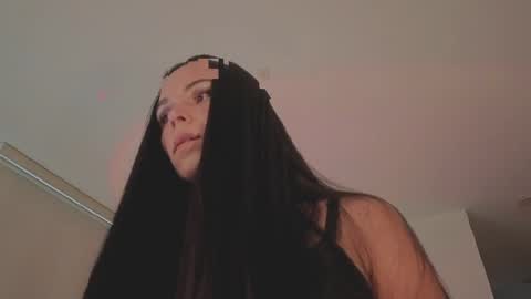 Mia online show from April 6, 2026, 5:36 pm