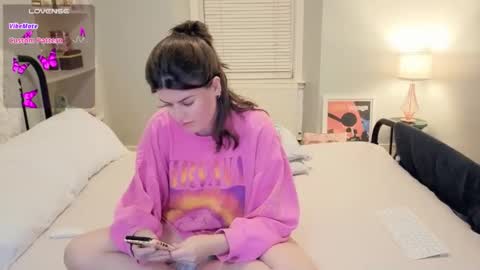 Mia  online show from October 23, 2025, 9:35 pm