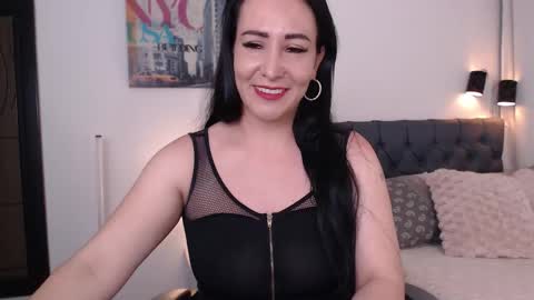 Snapshot of miawilson_1 chatting on November 30, 2025, 2:15 am Mia Wilson online show from November 30, 2025, 2:15 am