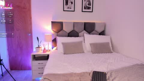 Snapshot of miazurek chatting on April 8, 2026, 2:06 pm THE BEST LOVRS antonio flatlastifoundyoulautrebleudrpapaolu donnie lbsunkown1804 online show from April 8, 2026, 2:06 pm