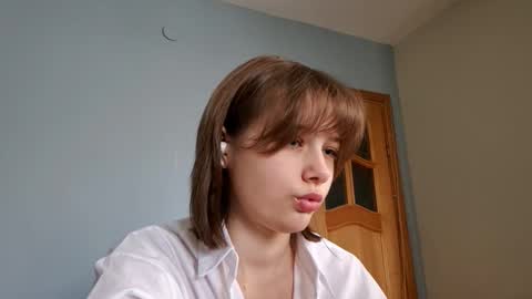 Snapshot of micasulejmanovski chatting on October 5, 2025, 9:29 am Luna online show from October 5, 2025, 9:29 am