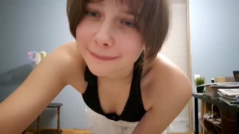 Snapshot of micasulejmanovski chatting on October 6, 2025, 5:21 pm Luna online show from October 6, 2025, 5:21 pm