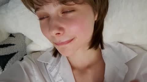 Snapshot of micasulejmanovski chatting on October 16, 2025, 5:25 pm Luna online show from October 16, 2025, 5:25 pm