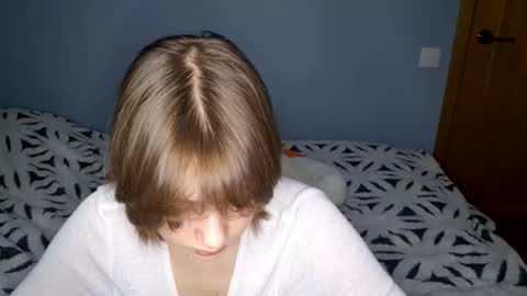 Snapshot of micasulejmanovski chatting on November 6, 2025, 1:23 pm Luna online show from November 6, 2025, 1:23 pm