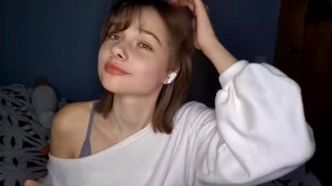 Snapshot of micasulejmanovski chatting on November 11, 2025, 4:18 pm Luna online show from November 11, 2025, 4:18 pm