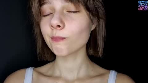 Luna online show from December 5, 2025, 5:31 pm