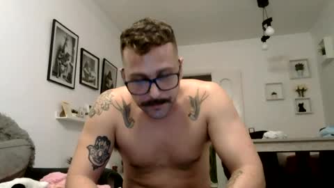 MILO MIAMI online show from June 12, 2026, 2:32 am