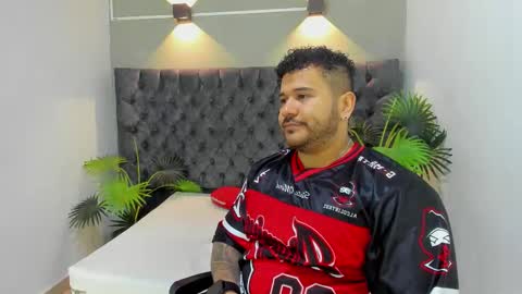 Snapshot of michael_hill1 chatting on November 4, 2025, 1:32 pm MICHAEL online show from November 4, 2025, 1:32 pm