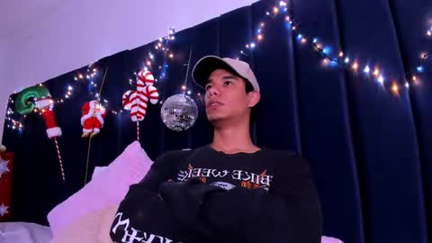 Snapshot of michael_vidal chatting on December 5, 2025, 5:05 am michael_vidal online show from December 5, 2025, 5:05 am