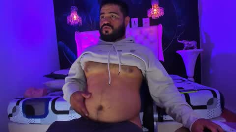 Snapshot of michaelbear_ chatting on October 4, 2025, 2:15 pm Michael online show from October 4, 2025, 2:15 pm