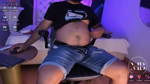 Snapshot of michaelbear_ chatting on October 15, 2025, 2:39 pm Michael online show from October 15, 2025, 2:39 pm