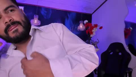 Snapshot of michaelbear_ chatting on October 22, 2025, 1:44 pm Michael online show from October 22, 2025, 1:44 pm