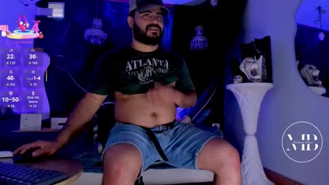 Snapshot of michaelbear_ chatting on October 29, 2025, 3:25 pm Michael online show from October 29, 2025, 3:25 pm