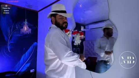 Snapshot of michaelbear_ chatting on November 8, 2025, 1:22 pm Michael online show from November 8, 2025, 1:22 pm