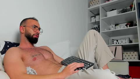 Snapshot of michaelevansx chatting on December 2, 2024, 11:18 pm MichaelEvansx online show from December 2, 2024, 11:18 pm