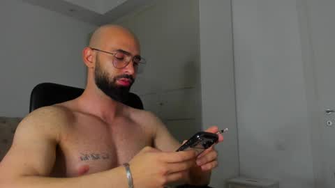 Snapshot of michaelevansx chatting on April 30, 2026, 12:06 am MichaelEvansx online show from April 30, 2026, 12:06 am