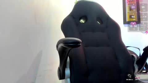 michel_lopez18 online show from October 7, 2025, 10:56 am