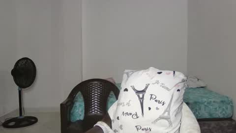 Snapshot of micheldelatorre69 chatting on January 18, 2026, 7:01 am MichelandDavid online show from January 18, 2026, 7:01 am